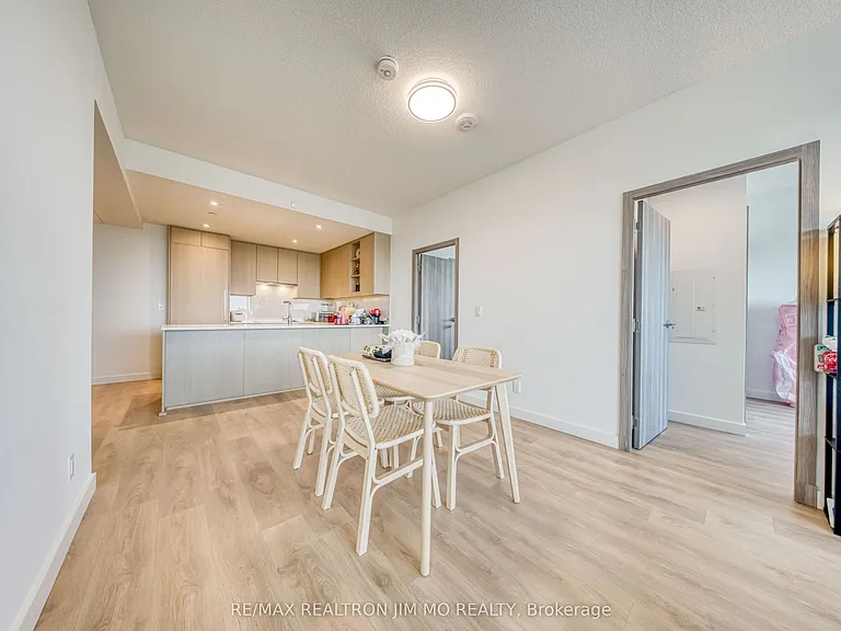 25 McMahon Dr #2002 — Photo 11