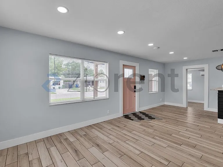 4518 W Rogers Ave #4518 — Photo 4