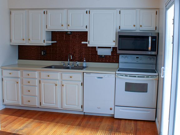 4th image of 455 Glenview Ct