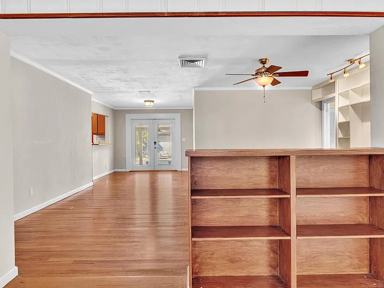 1527 Mayo St — Photo 6