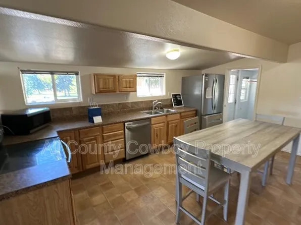 868 N 14th St, Laramie, WY 82072