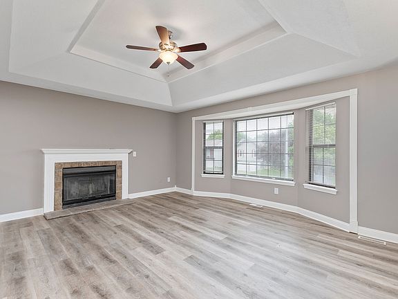 3rd image of 923 NE 108th St