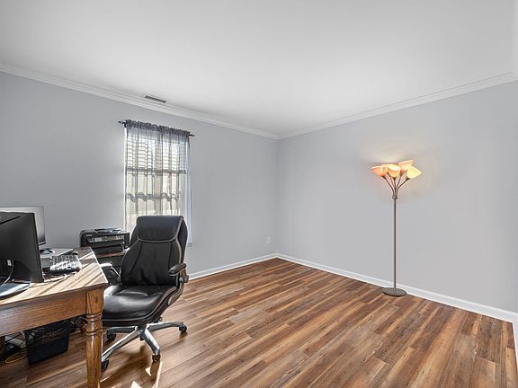 4th image of 613 Collington Dr