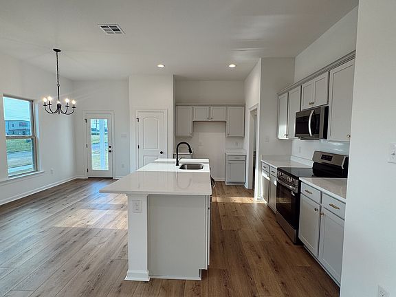2nd image of 201 Tatum Ln