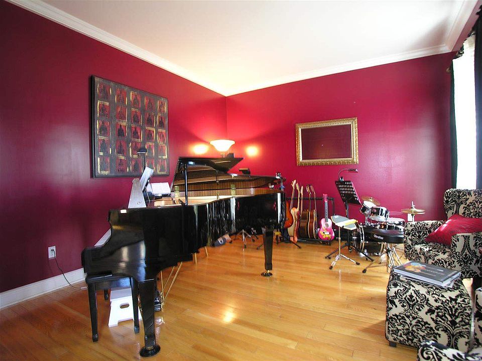 1st image of 196 Sandalwood Dr