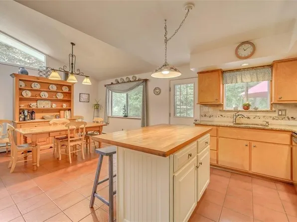 24 N Lorna Ln, Airmont, NY 10952