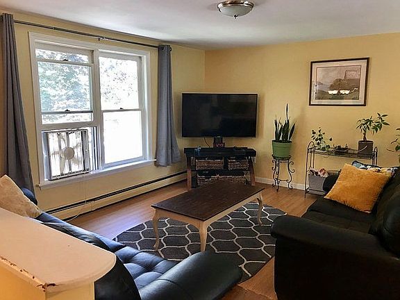 3rd image of 26 Hickory Ln