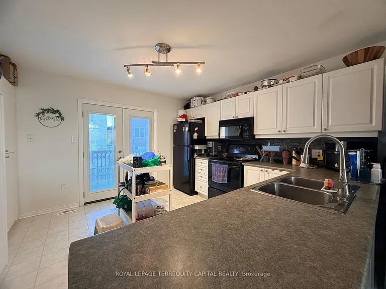225 Country Ln — Photo 8