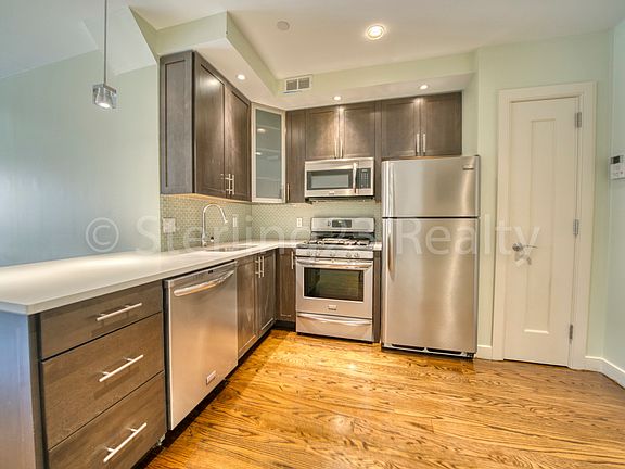 2nd image of 27-04 Hoyt Ave S #5H