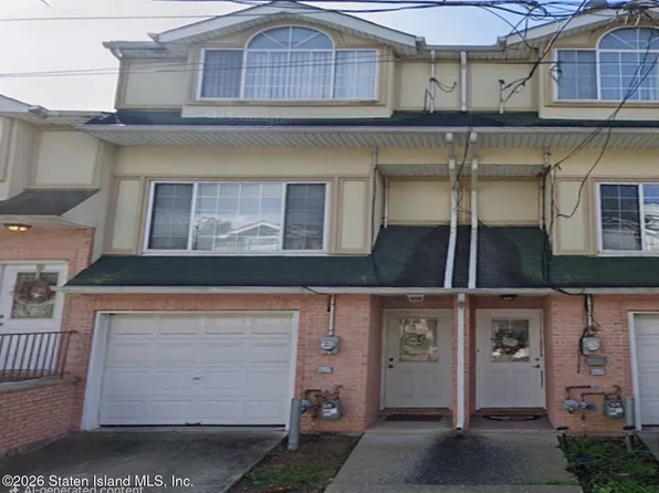18 Cranberry Ct, Staten Island, NY 10309