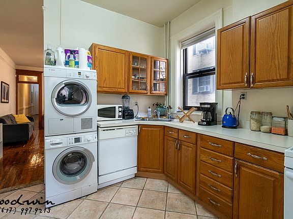 4th image of 219 W 106th St APT 4W