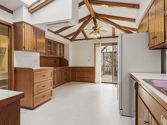 3rd image of 1204 Timber Ridge Ct