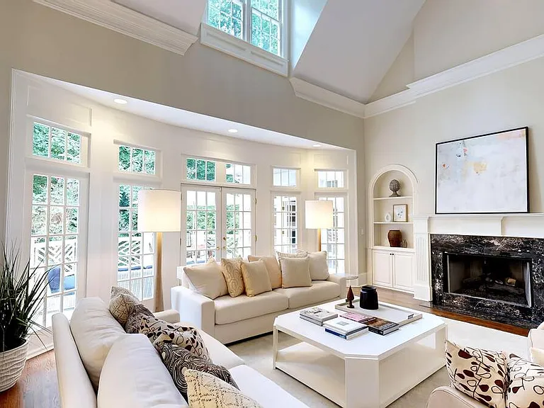 1296 W Wesley Rd NW — Photo 10