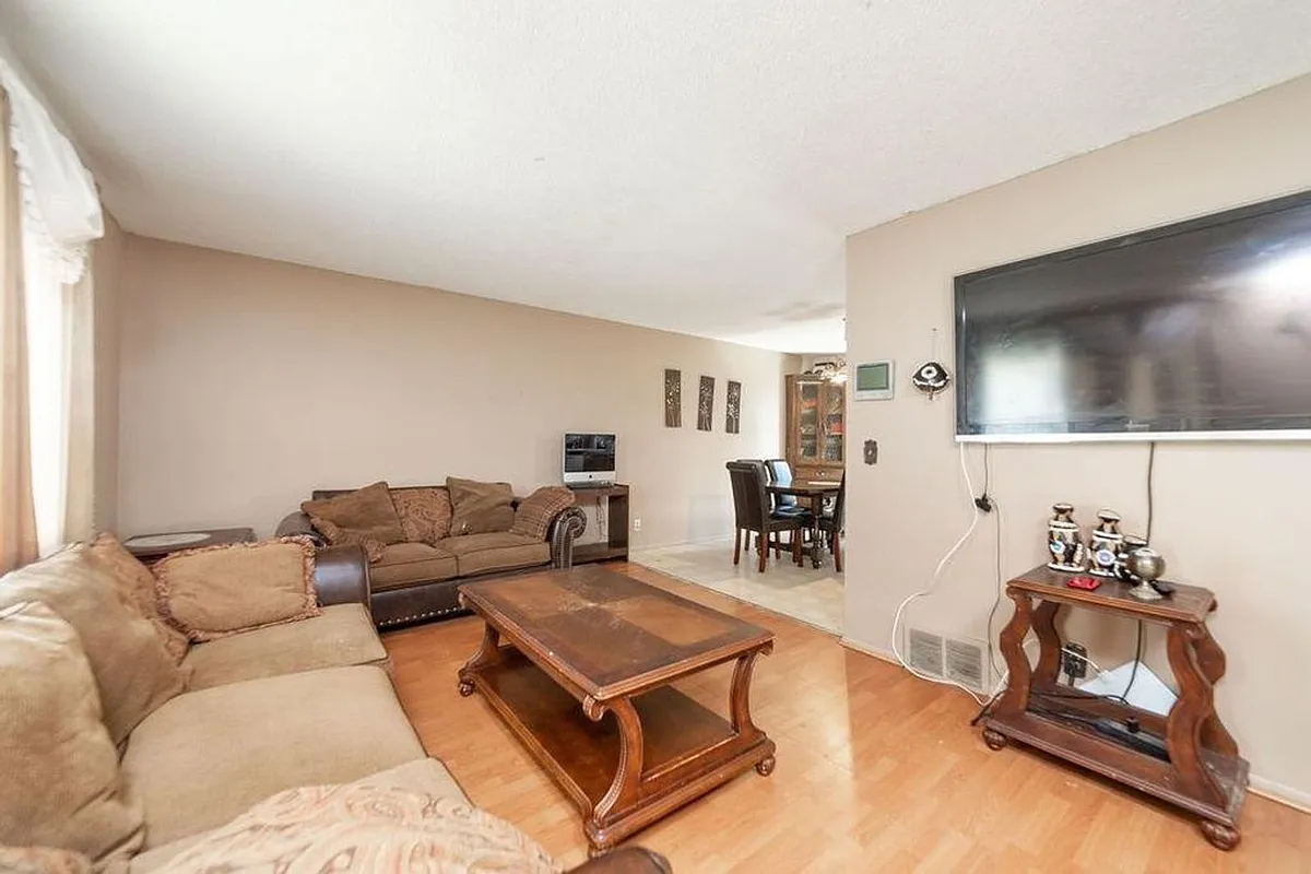 Building Photo - 613 Van Buren St NE