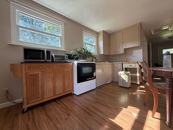 3rd image of 604 Substation St #B