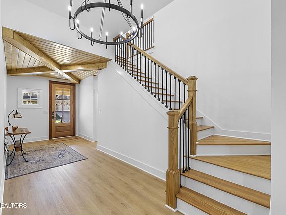 4th image of 373 Ironwood Ln