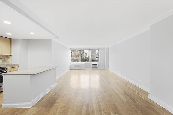 1st image of 210 W 89th St #6T