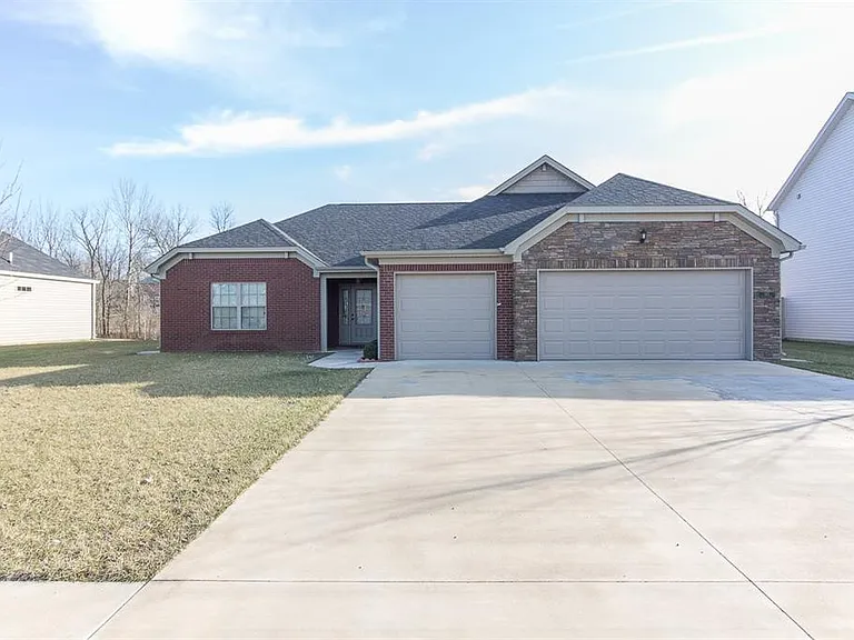 142 Shirley Blvd — Photo 1
