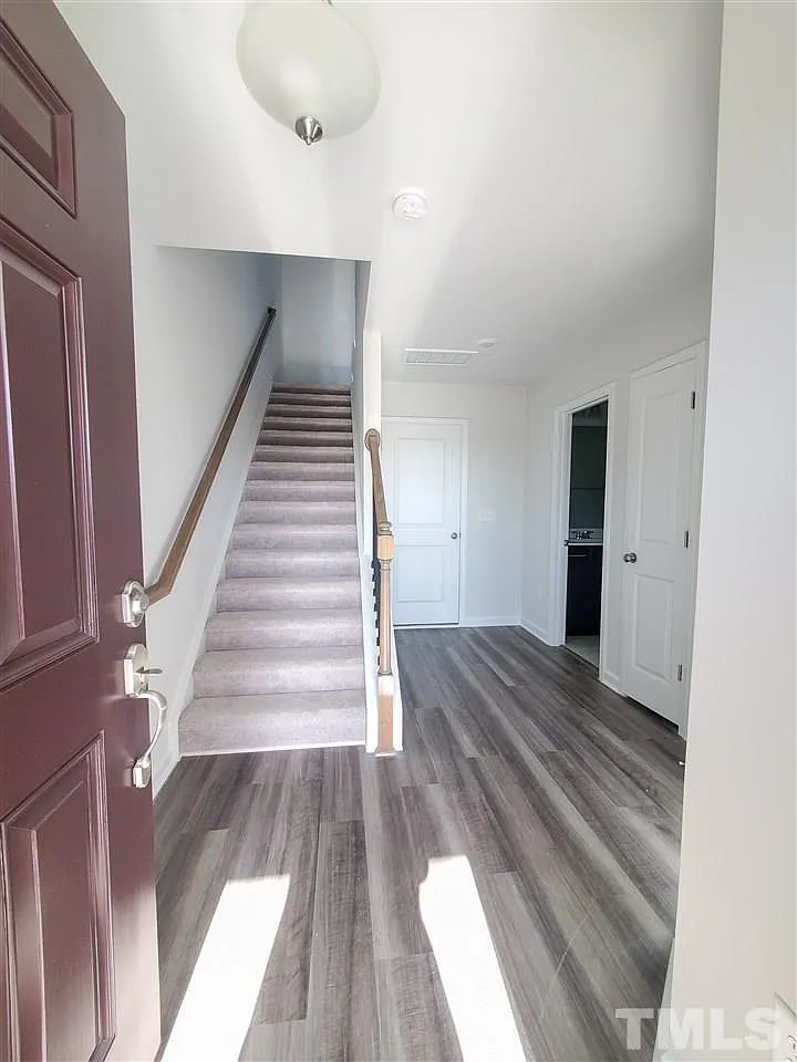 3 bed, 3.5 bath, 1695 sqft, $1,850 — Photo 3