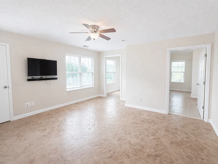 Eagle Crossing Apartments — Photo 16