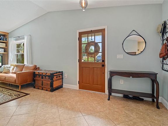 4th image of 206 W Sadler Ave