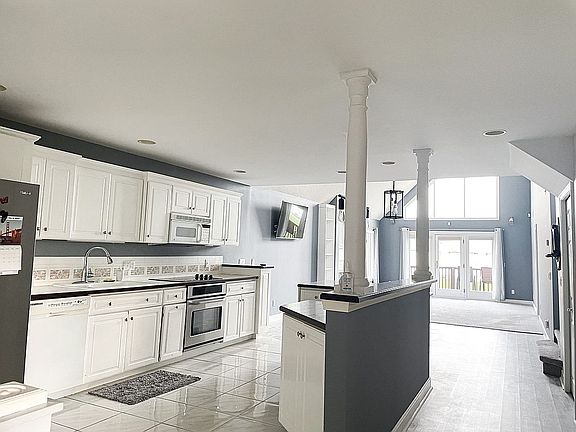 2nd image of 50739 Harbourview Dr