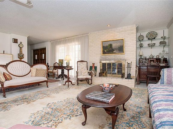 4th image of 329 Oakwood Cir