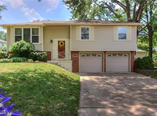 304 SW Keystone Dr, Blue Springs, MO 64014