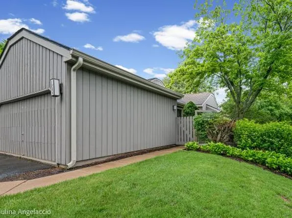 1280 Oak Hill Rd, Lake Barrington, IL 60010