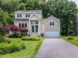 509 Forest Glen Dr, Fontana, WI 53125