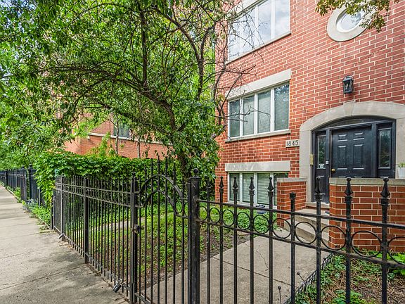 2nd image of 1845 N Sheffield Ave #3