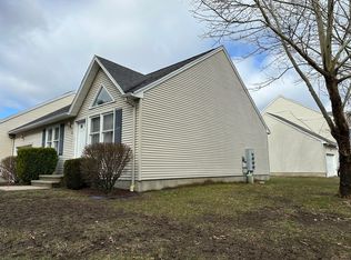 304 Brainard Rd APT 16, Enfield, CT 06082