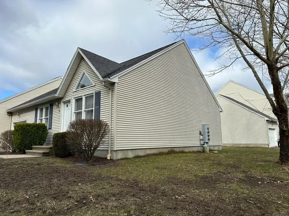304 Brainard Road APT 16, Enfield, CT 06082