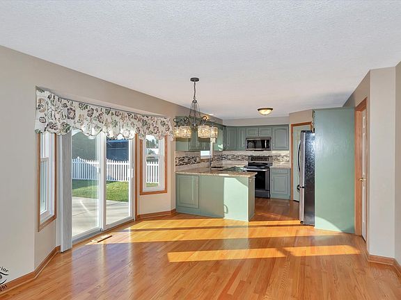 5th image of 534 Jeffery Dr