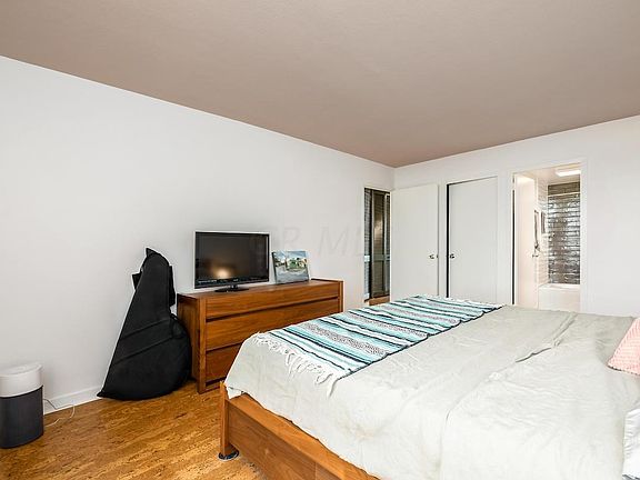 3rd image of 1000 Urlin Ave APT 906