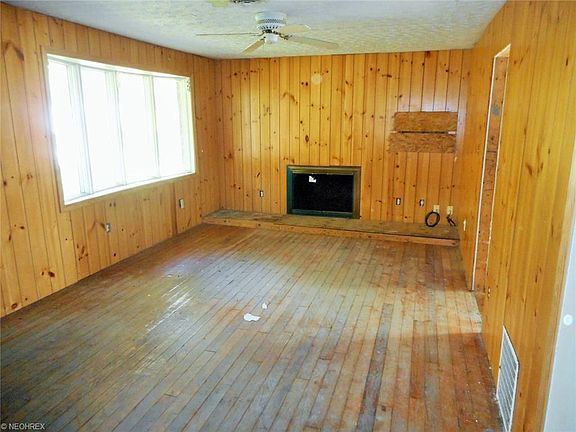 3rd image of 1823 Christopher Dr