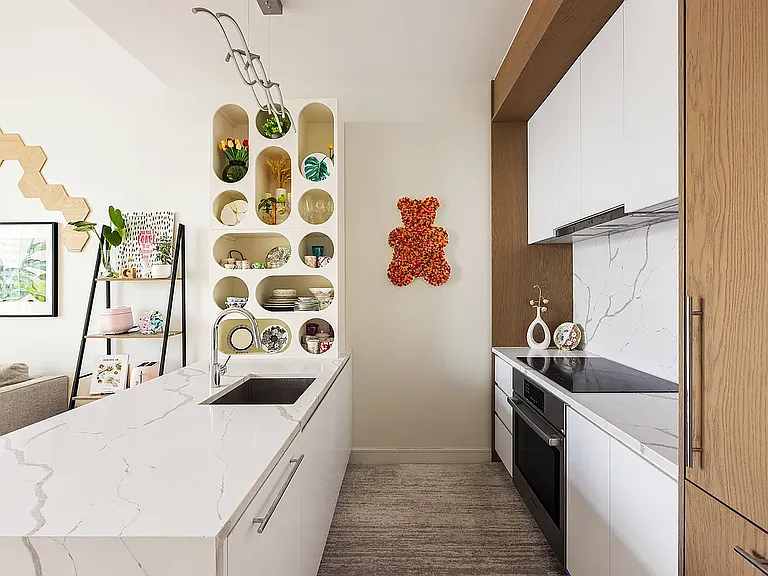 45-30 Pearson St #20C — Photo 3