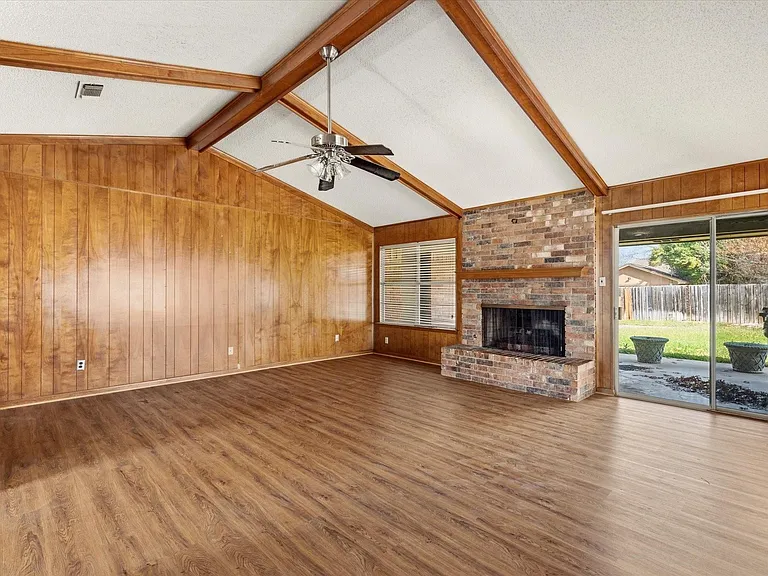 1905 Alamo Dr — Photo 5