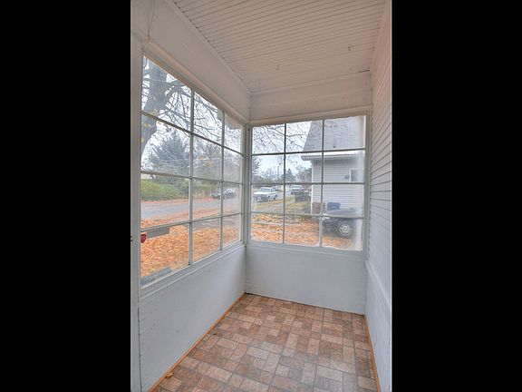 3rd image of 1723 W Spofford Ave