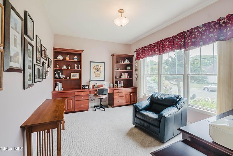 5th image of 27 Cheshire Way