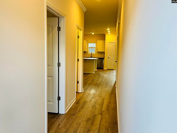 3rd image of 948 Glenwillow Ln