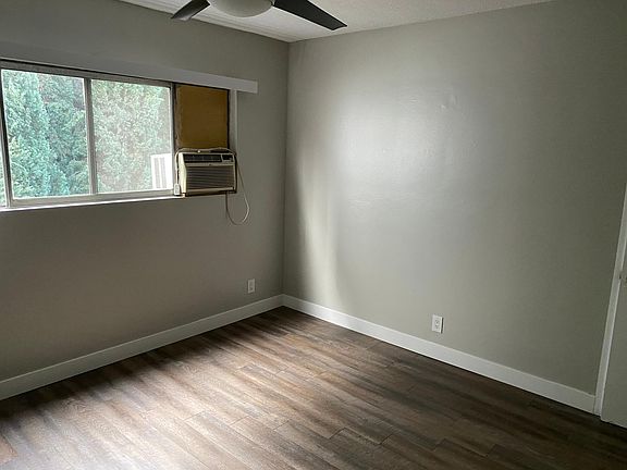 5th image of 1247 N Sycamore Ave #16