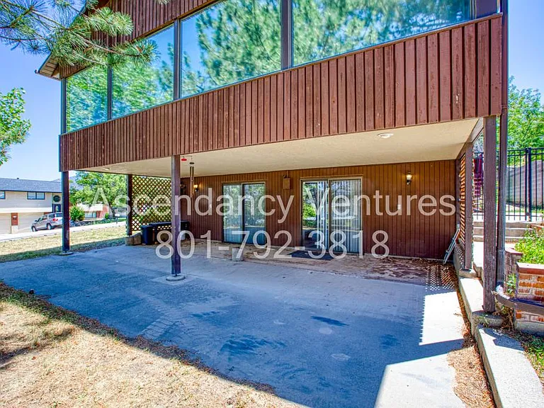706 Buzianis Way — Photo 2
