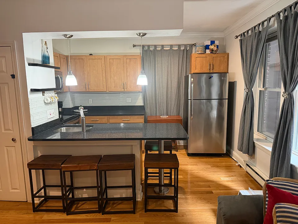 38A Charter St #2