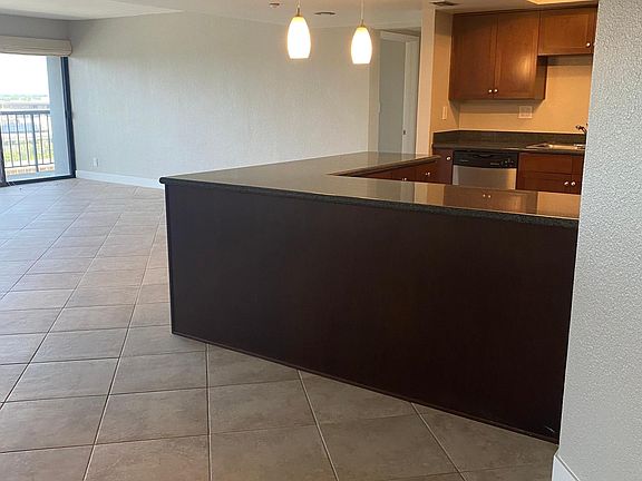 3rd image of 500 North Ave #1606