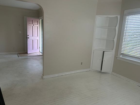 3rd image of 2611 3rd Ave N