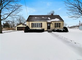 6146 N Whitham Dr, Niagara Falls, NY 14304