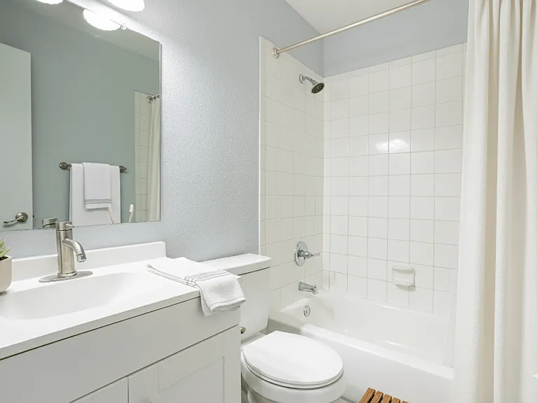 Fernwood Grove Apartments — Photo 9
