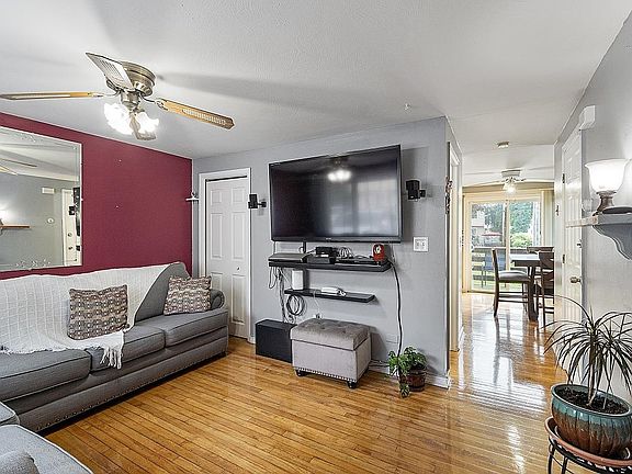 3rd image of 95 Harbor Avenue #6