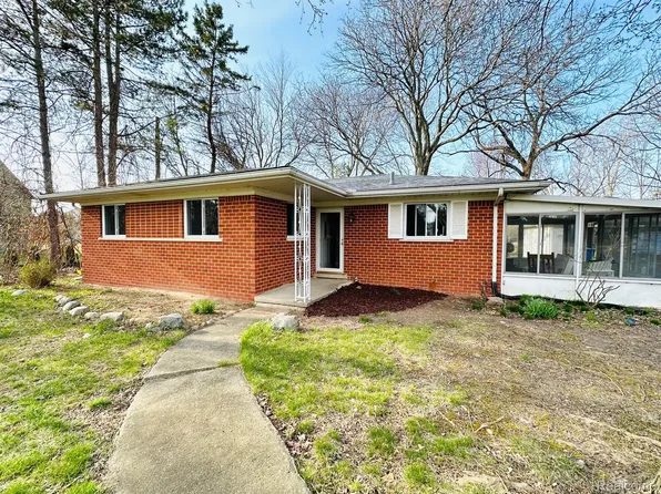 46910 Cherry Hill Rd, Canton, MI 48187